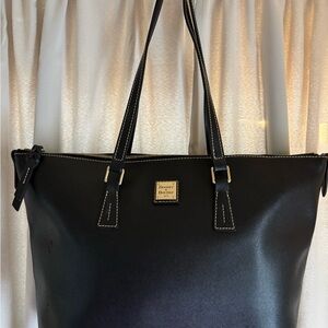 Dooney & Bourke Pebble Grain Wren Zip Tote in black